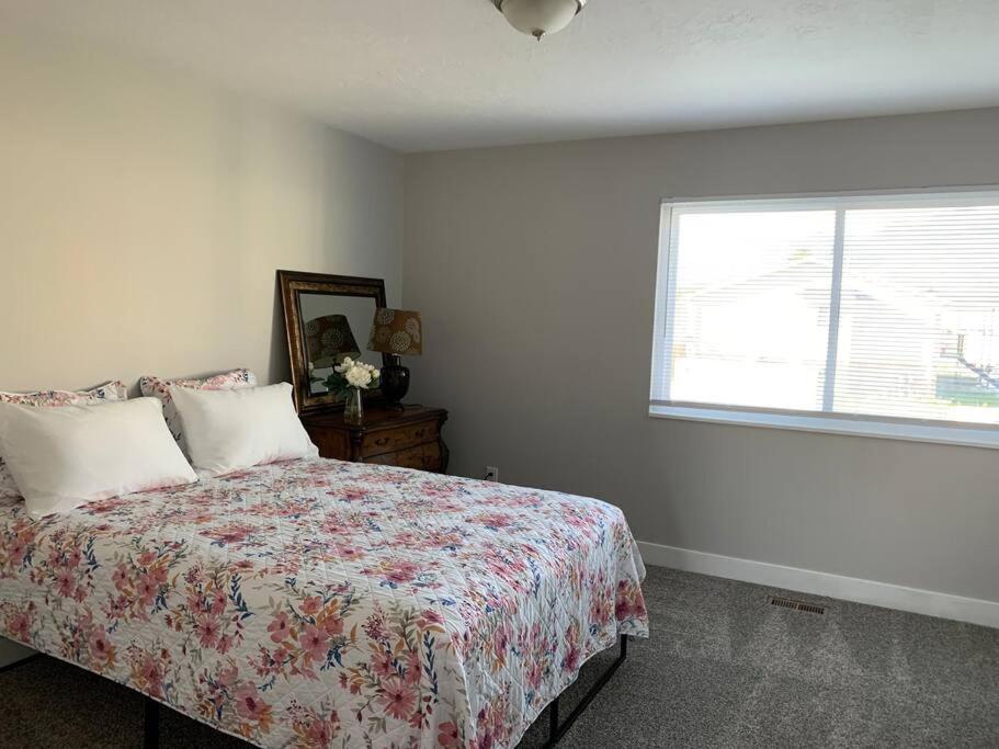 Rooms With A Mountain View Pleasant Grove Exterior photo