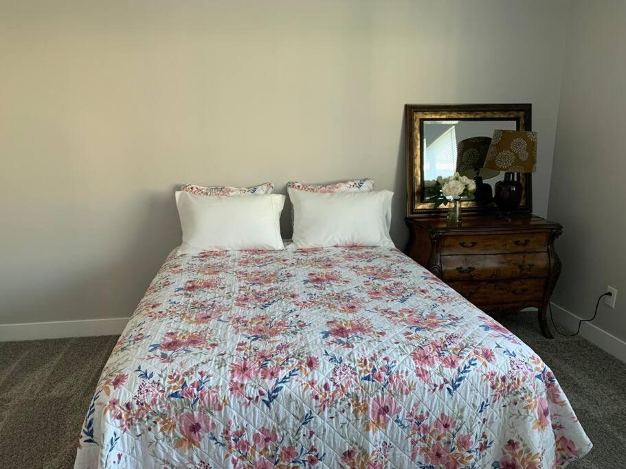 Rooms With A Mountain View Pleasant Grove Exterior photo